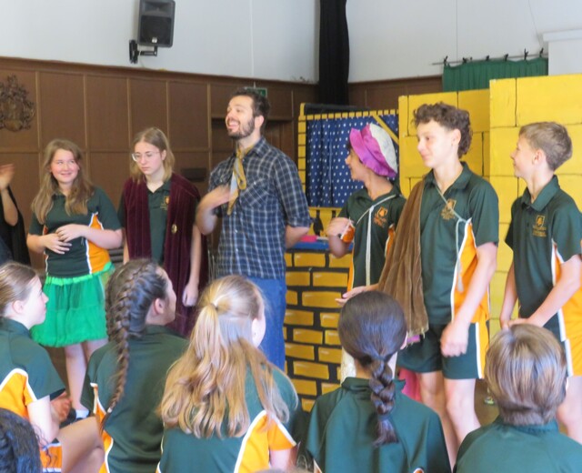 Onatti Productions Spanish Play to Senior Pupils Image